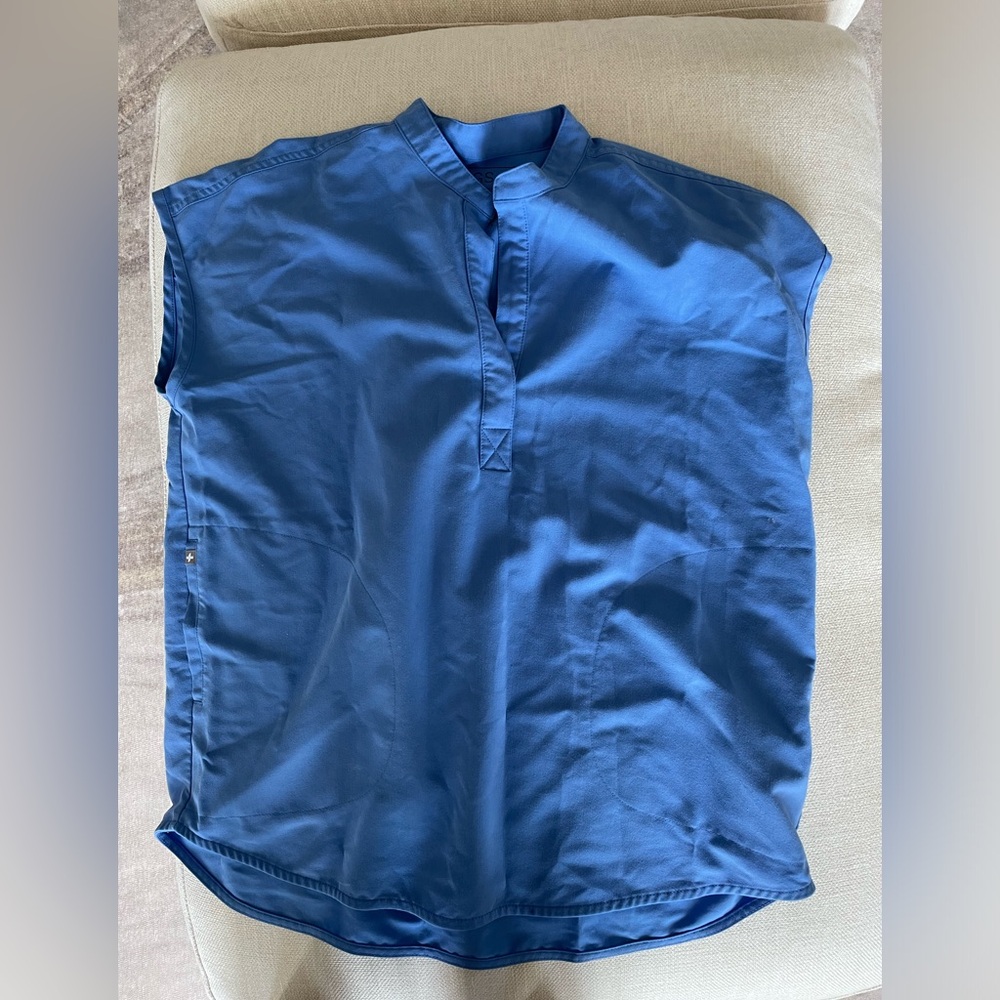Figs top in ceil blue